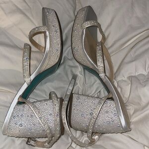 Never worn Betsey Johnson white pearl chunky heels